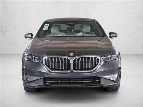 New 2026 BMW 530i w/ Premium Package image 2