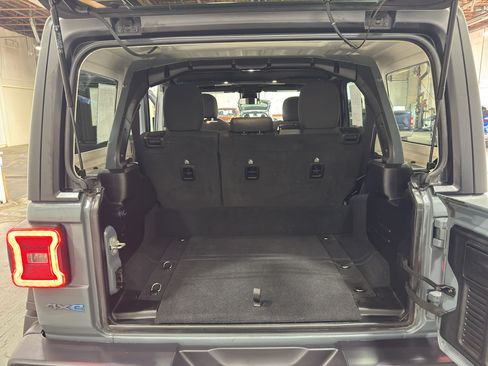 Used 2024 Jeep Wrangler Unlimited Rubicon 4xe AWD/4WD image 36