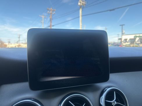 Used 2020 Mercedes-Benz GLA 250 4MATIC image 16