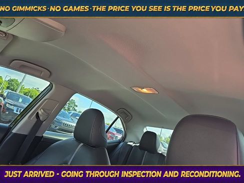 Used 2018 Toyota Camry SE w/ Convenience Package FWD image 16