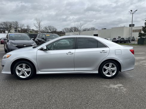 Used 2014 Toyota Camry SE image 6