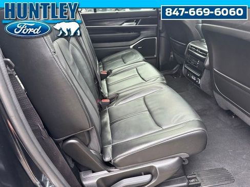 Used 2023 Jeep Wagoneer 4WD w/ Premium Group I image 15