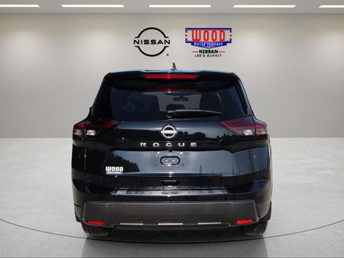 Certified 2026 Nissan Rogue SV FWD image 3