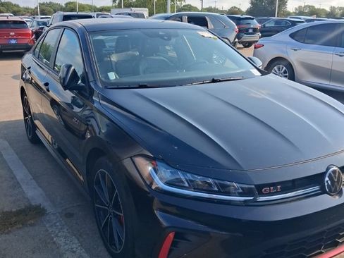 Used 2025 Volkswagen Jetta GLI Autobahn FWD image 2