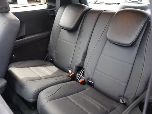 Certified 2024 Mercedes-Benz GLS 450 4MATIC image 19