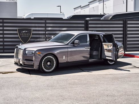 Used 2025 Rolls-Royce Phantom Sedan RWD image 6