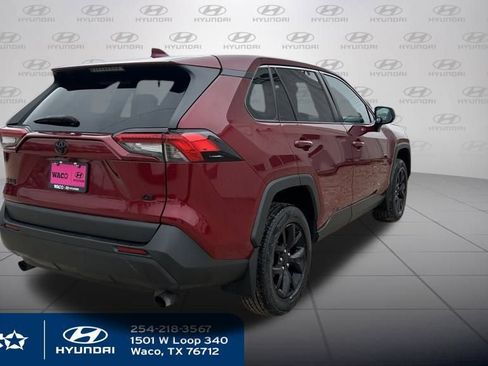 Used 2022 Toyota RAV4 LE image 9