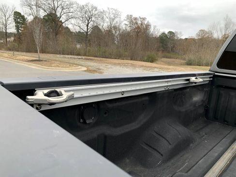 Used 2019 Nissan Titan SV w/ SV Convenience Package image 35