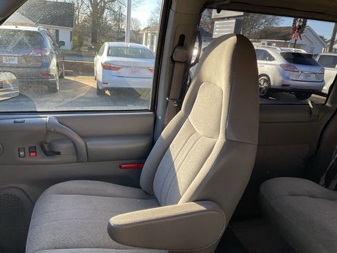 Used 2005 Chevrolet Astro Passenger image 13