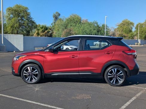 Used 2019 Nissan Kicks SR w/ SR Premium Package image 3