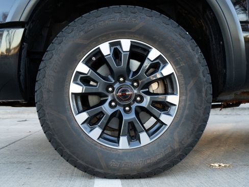 Used 2024 Nissan Titan PRO-4X w/ Pro-4x Convenience Package image 14