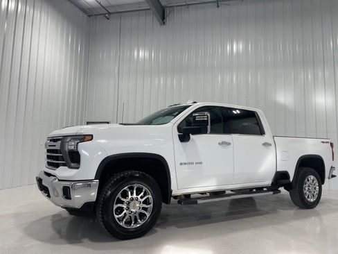 Used 2024 Chevrolet Silverado 2500 LTZ image 2