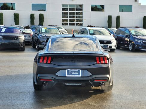 Used 2024 Ford Mustang Premium image 6