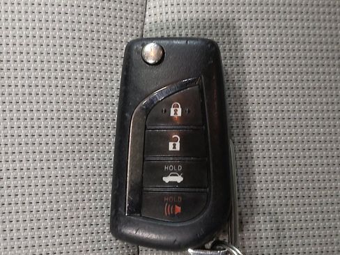 Used 2020 Toyota Corolla LE image 32