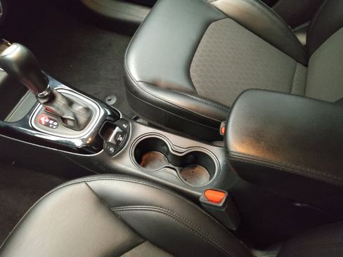 Used 2019 Jeep Compass Latitude FWD image 26