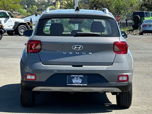 Used 2022 Hyundai Venue SEL image 5