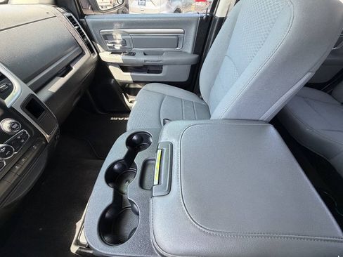Used 2017 RAM 1500 Classic SLT w/ SLT Plus D←cor Group AWD/4WD image 27