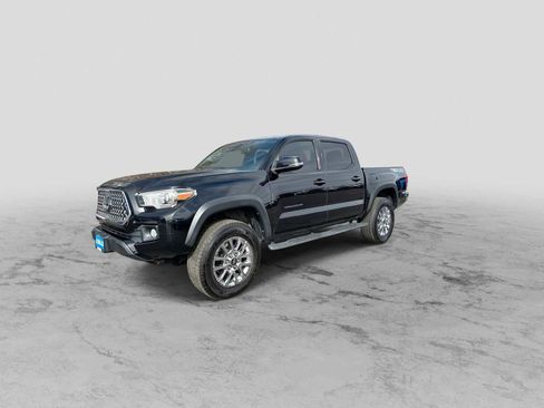Used 2019 Toyota Tacoma TRD Off-Road image 4