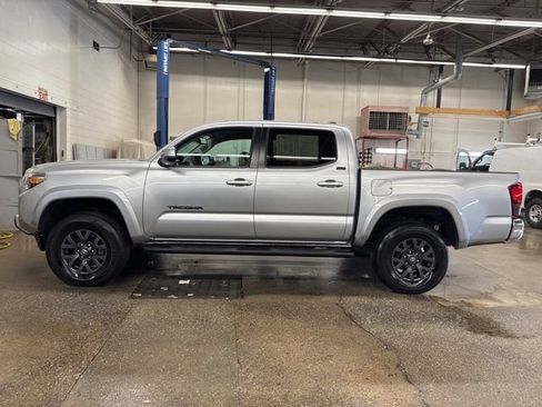 Used 2023 Toyota Tacoma SR5 w/ Black Out Package (TMS) AWD/4WD image 3