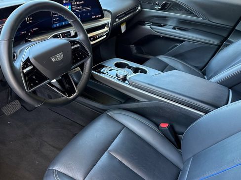 Used 2024 Cadillac Lyriq Luxury RWD image 5