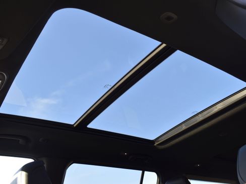 Used 2025 Jeep Wagoneer L Series II w/ Premium Group I image 43