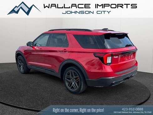 Used 2025 Ford Explorer ST-Line w/ ST-Line Street Pack AWD/4WD image 3