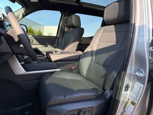 Used 2025 Toyota Tundra Limited AWD/4WD image 20