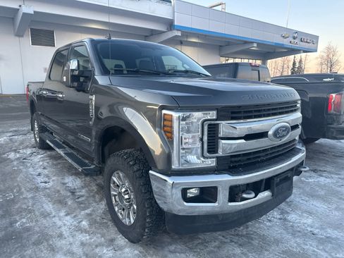 Used 2019 Ford F250 XLT w/ XLT Premium Package image 4