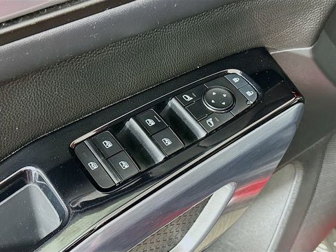 Used 2023 Nissan Pathfinder SL AWD/4WD image 25