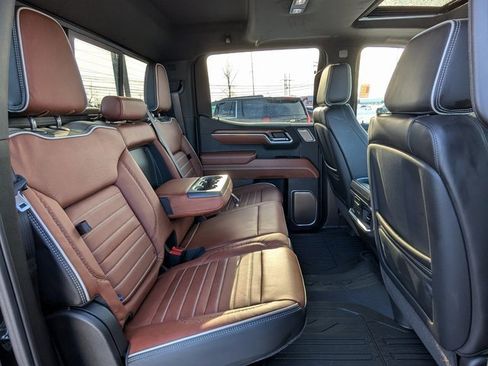 Used 2025 GMC Sierra 1500 Denali Ultimate image 8