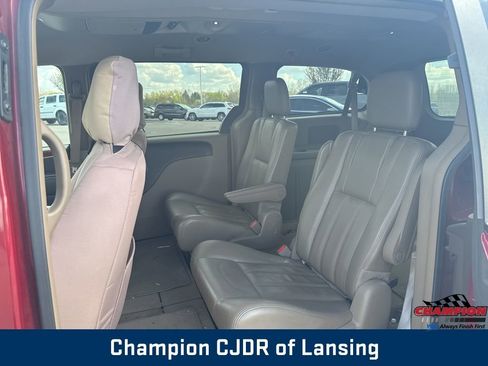 Used 2012 Chrysler Town & Country Touring w/ Entertainment Group #1 FWD image 16