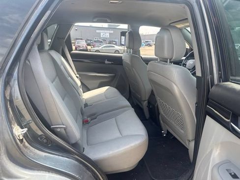 Used 2011 Kia Sorento LX w/ Convenience Pkg AWD/4WD image 3