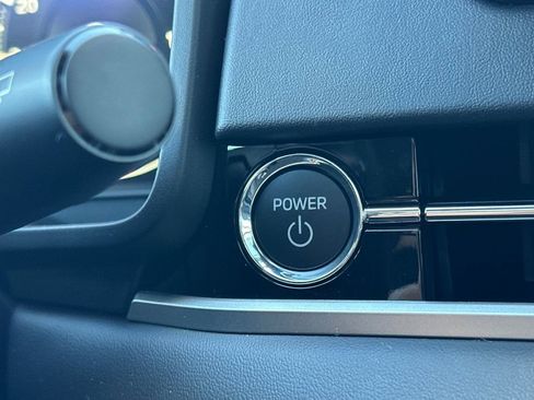 New 2025 Mitsubishi Outlander SE image 23