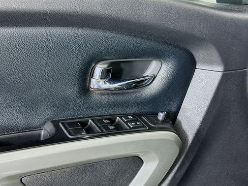 Used 2018 Nissan Titan SV w/ SV Convenience Package image 15