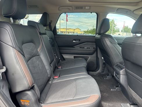 Used 2025 Nissan Pathfinder Platinum w/ Cargo Package FWD image 16