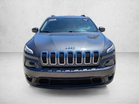 Used 2017 Jeep Cherokee Latitude w/ Comfort & Sound Group AWD/4WD image 2