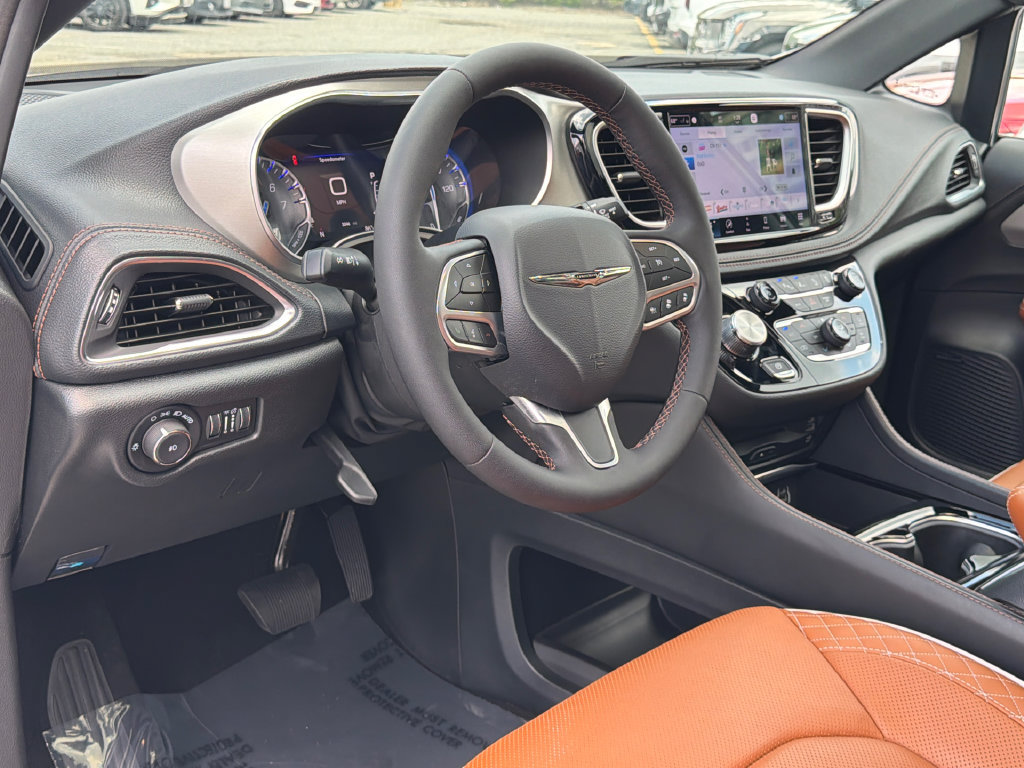 Used 2024 Chrysler Pacifica Pinnacle AWD/4WD image 21