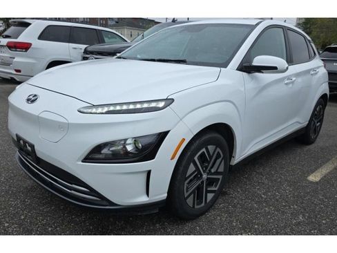 Used 2023 Hyundai Kona SEL w/ Cargo Package FWD image 1