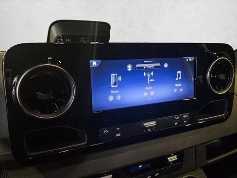 Used 2025 Mercedes-Benz Sprinter 2500 image 13