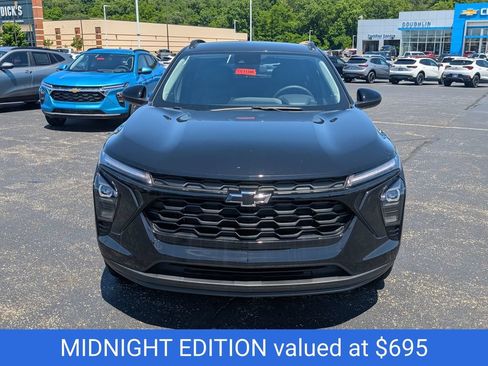 New 2026 Chevrolet Trax LT w/ Driver Confidence Package FWD image 2