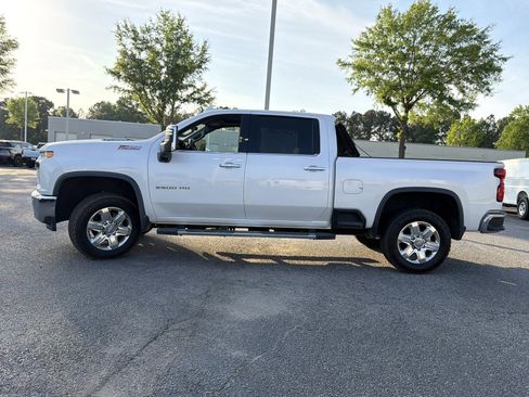 Used 2022 Chevrolet Silverado 2500 LTZ w/ LTZ Premium Package image 9