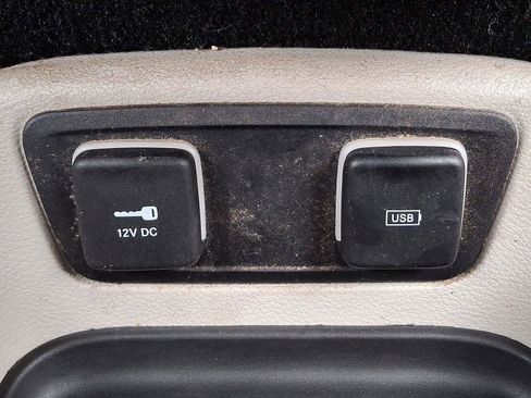 Used 2018 Chrysler Pacifica Touring-L image 24