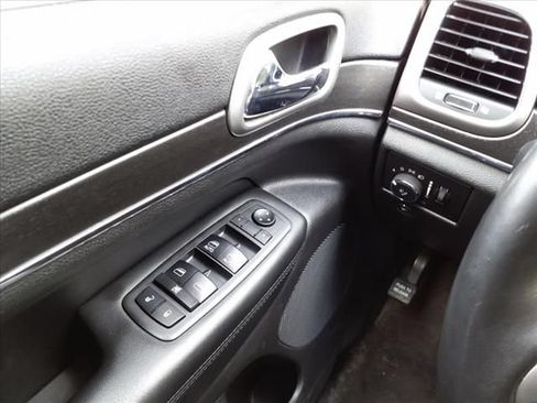 Used 2018 Jeep Grand Cherokee Limited AWD/4WD image 15
