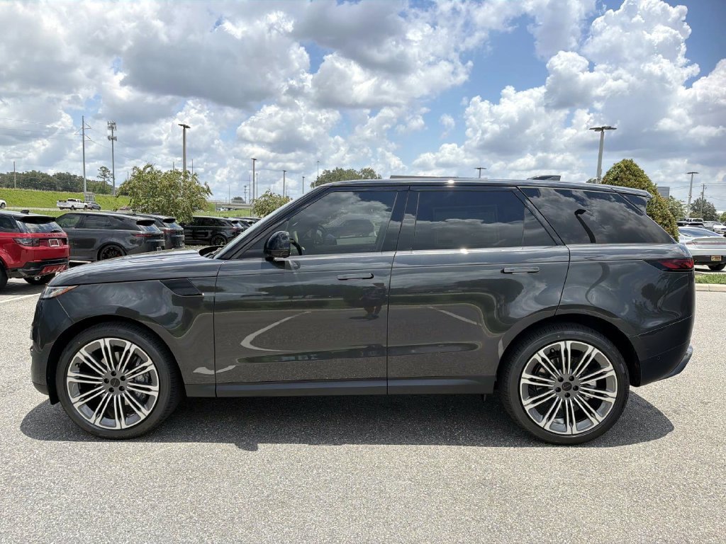 New 2026 Land Rover Range Rover Sport SE AWD/4WD image 2