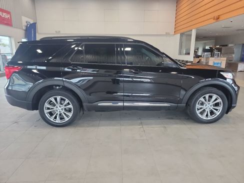 Used 2023 Ford Explorer XLT w/ Equipment Group 202A AWD/4WD image 5