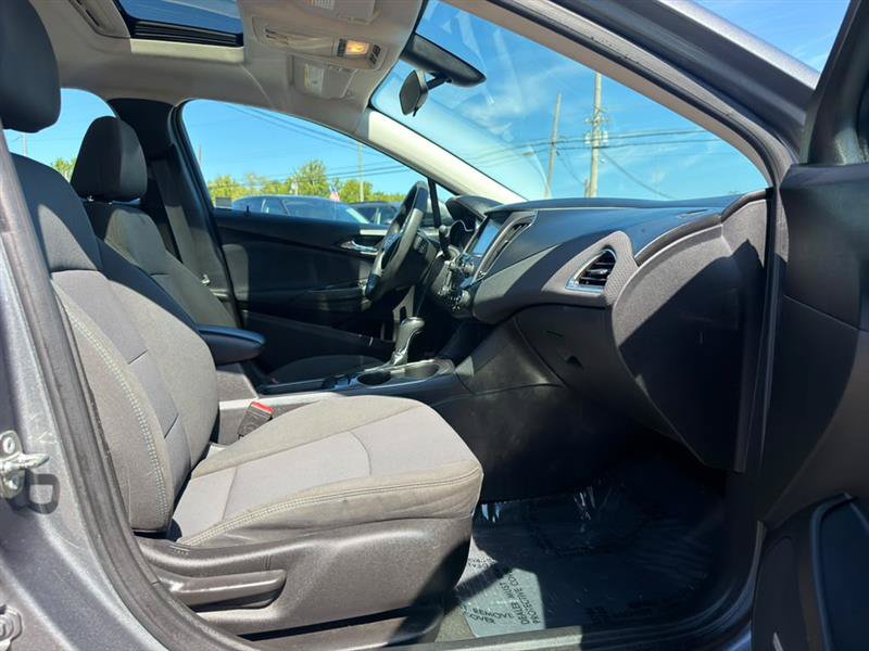 Used 2018 Chevrolet Cruze LT w/ Sun And Sound Package FWD image 25