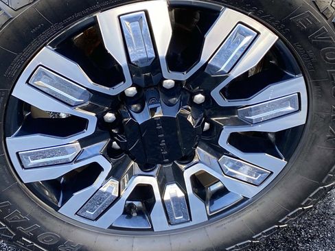 Used 2024 GMC Sierra 3500 Denali image 27