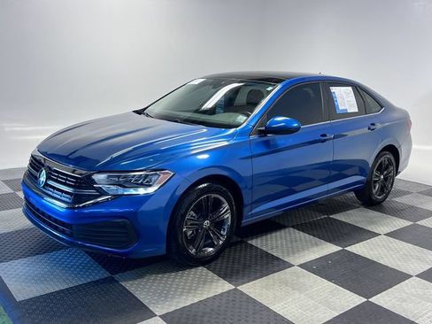 Certified 2024 Volkswagen Jetta SE FWD image 3