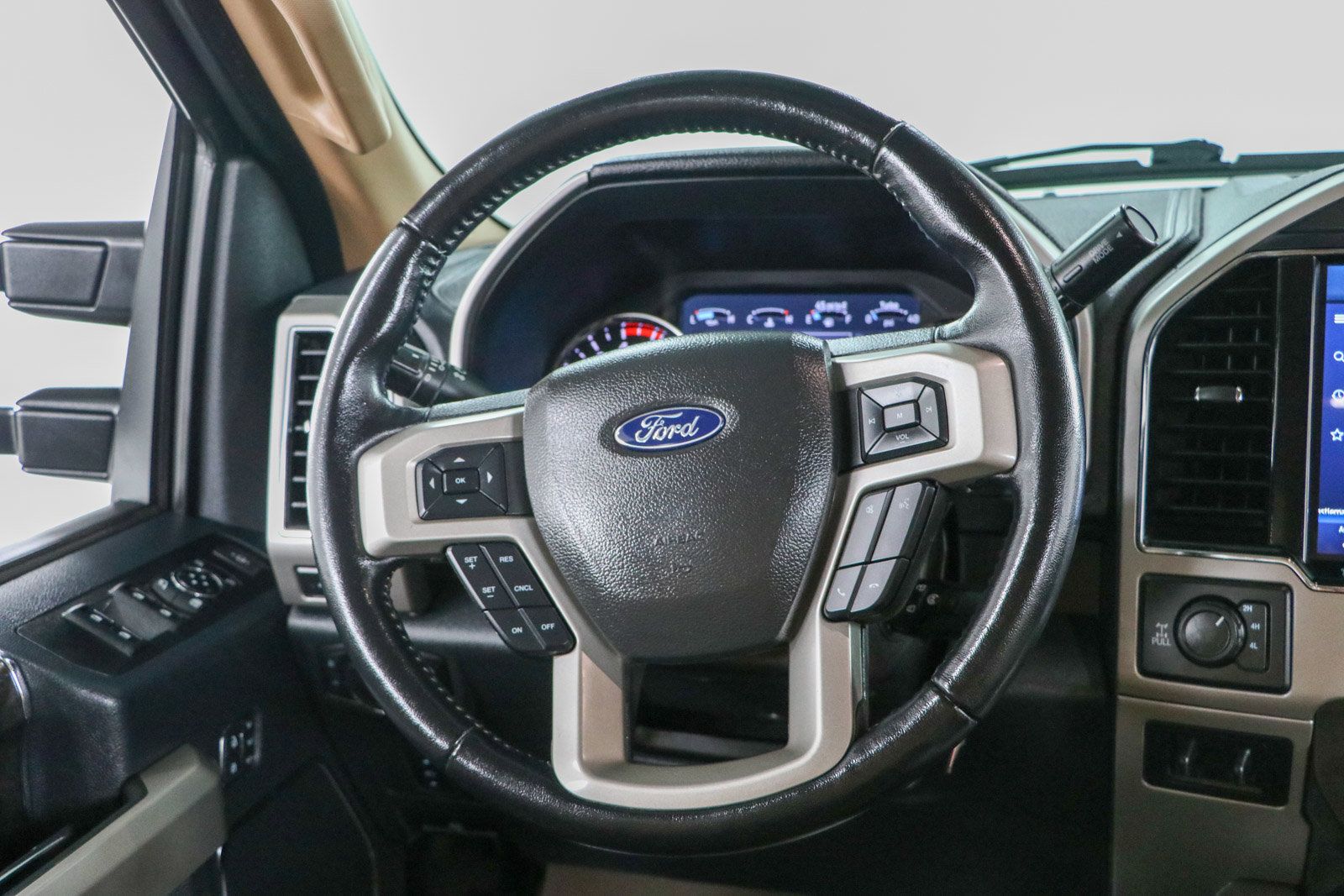 Used 2022 Ford F250 Lariat w/ Lariat Value Package AWD/4WD image 13