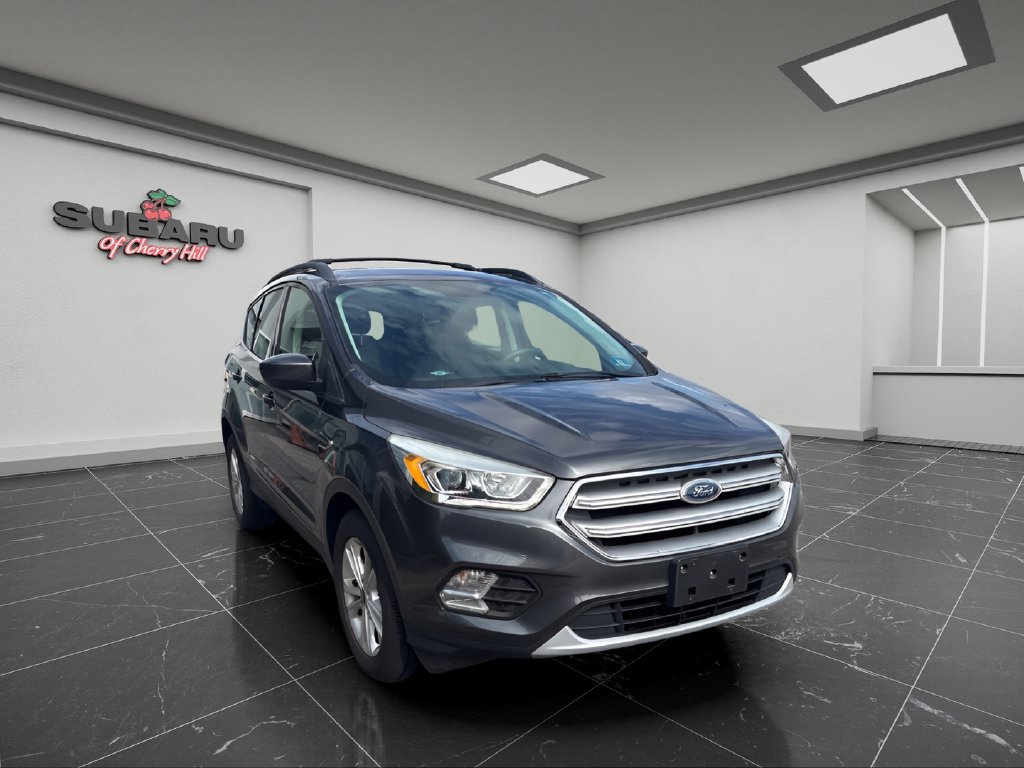 Used 2017 Ford Escape SE w/ Equipment Group 201A FWD image 2